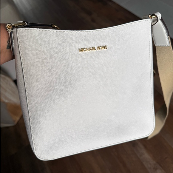 Michael Kors Jet Set Travel Small Messenger Bag - Picture 5 of 12